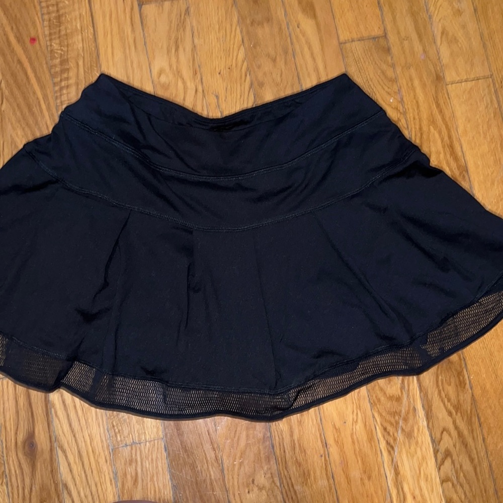 pretty black skirt!